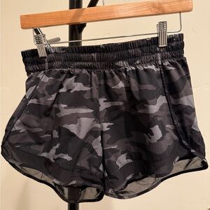 Athleta Mesh Racer Run Black Camo Size S Athletic Shorts